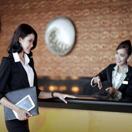 Grand Basko Hotel Padang  Exterior photo