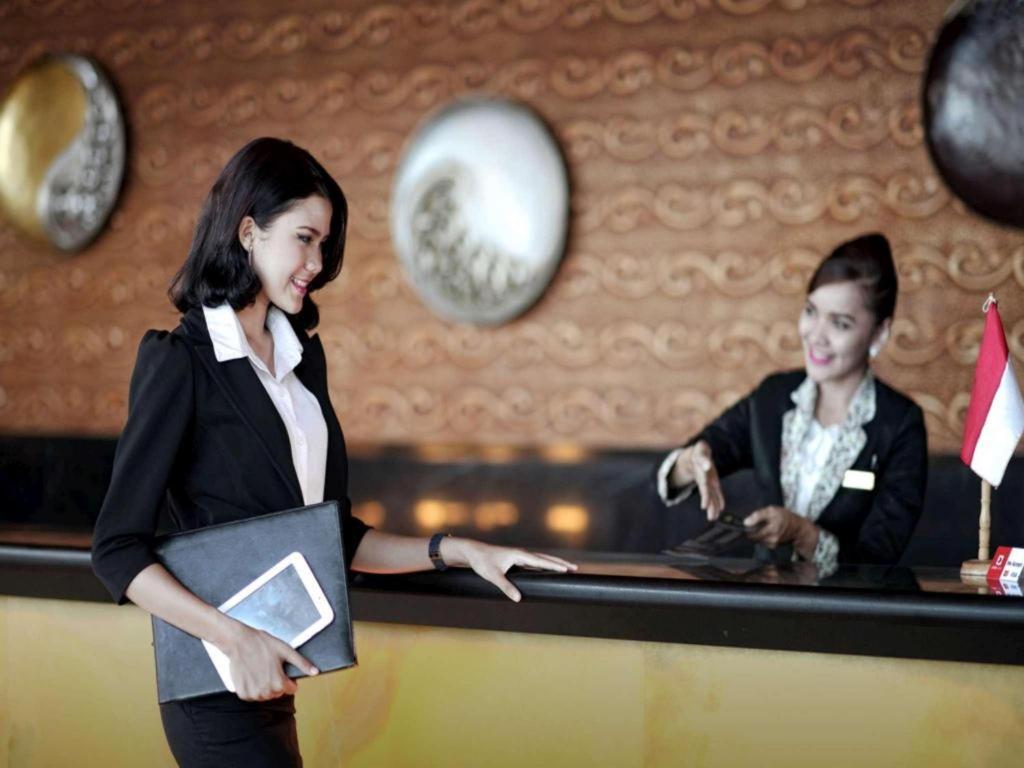 Grand Basko Hotel Padang  Exterior photo