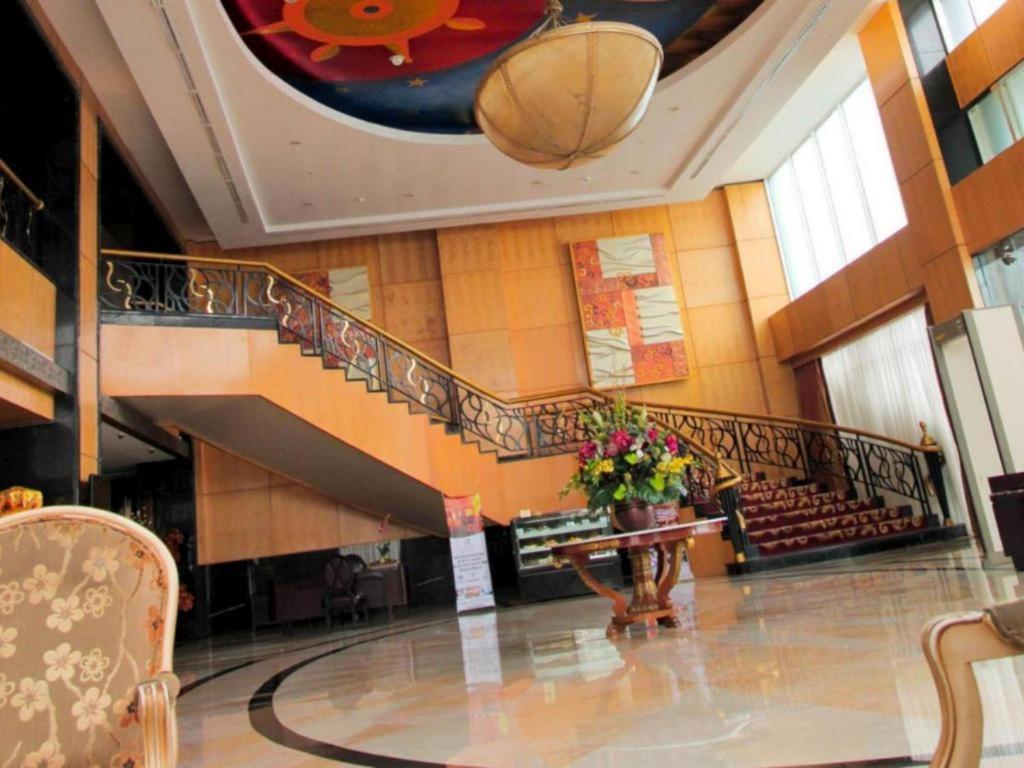 Grand Basko Hotel Padang  Exterior photo