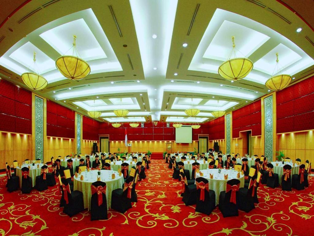 Grand Basko Hotel Padang  Exterior photo