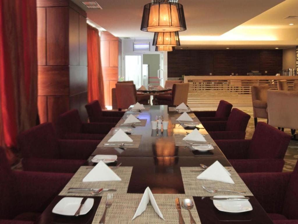 Grand Basko Hotel Padang  Exterior photo