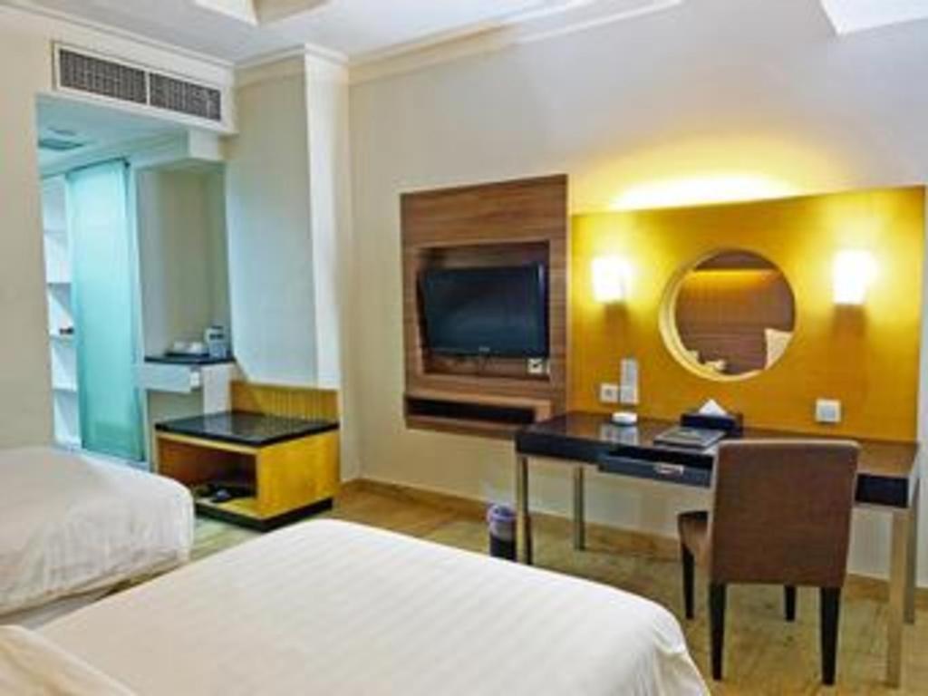 Grand Basko Hotel Padang  Exterior photo