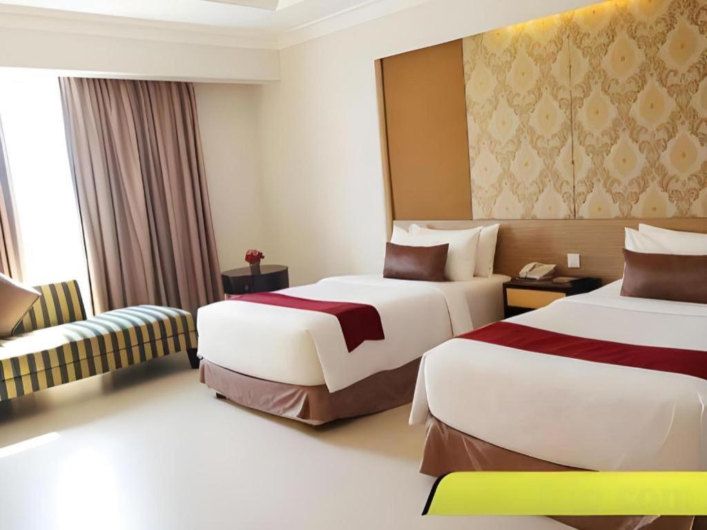 Grand Basko Hotel Padang  Exterior photo