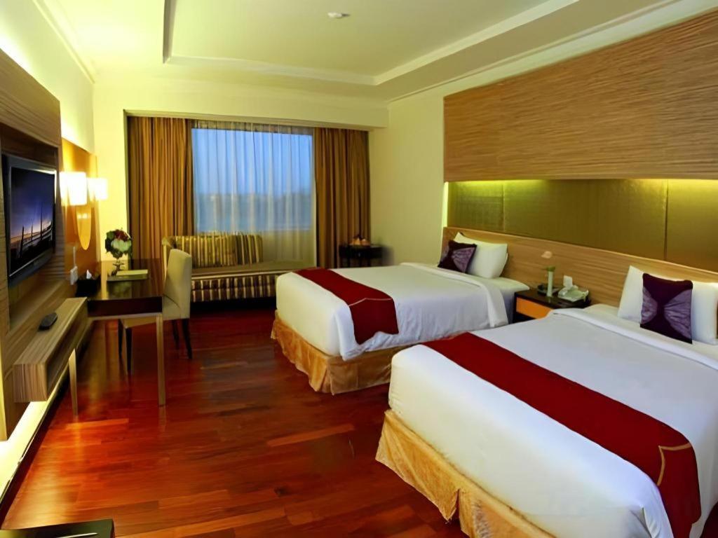 Grand Basko Hotel Padang  Exterior photo