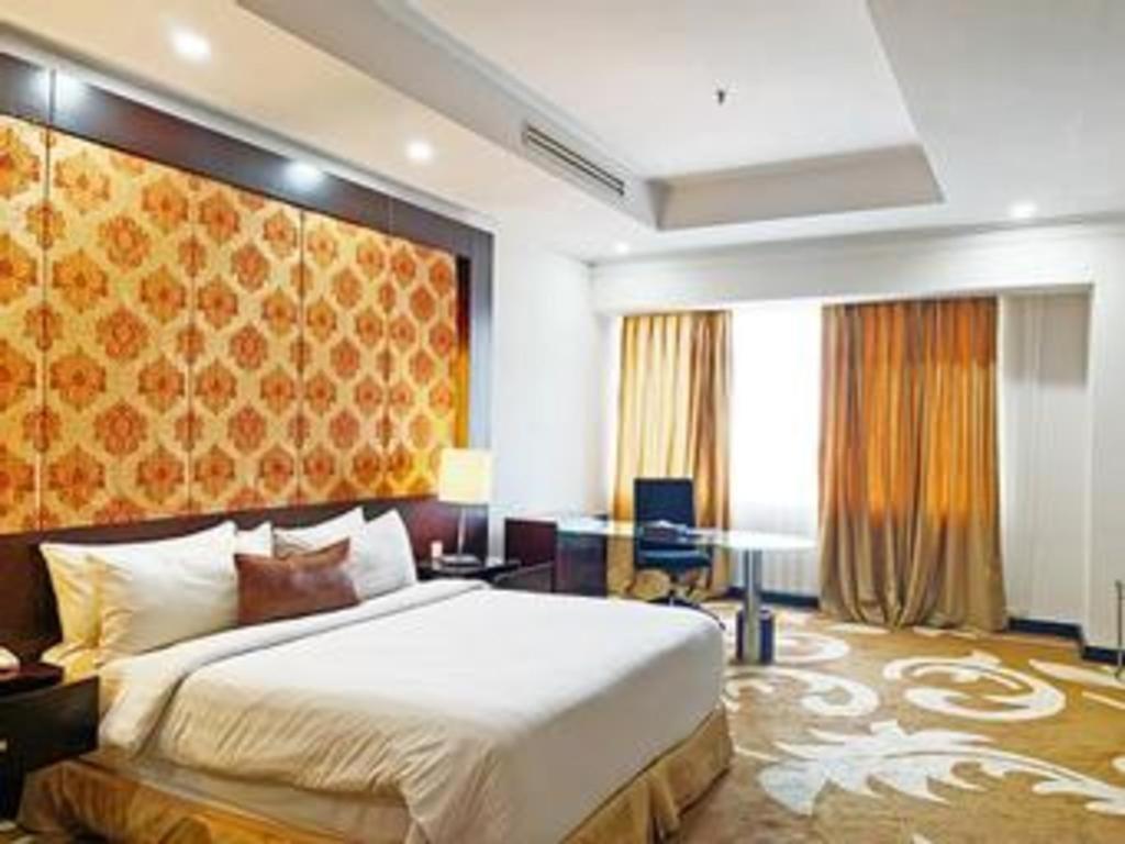 Grand Basko Hotel Padang  Exterior photo
