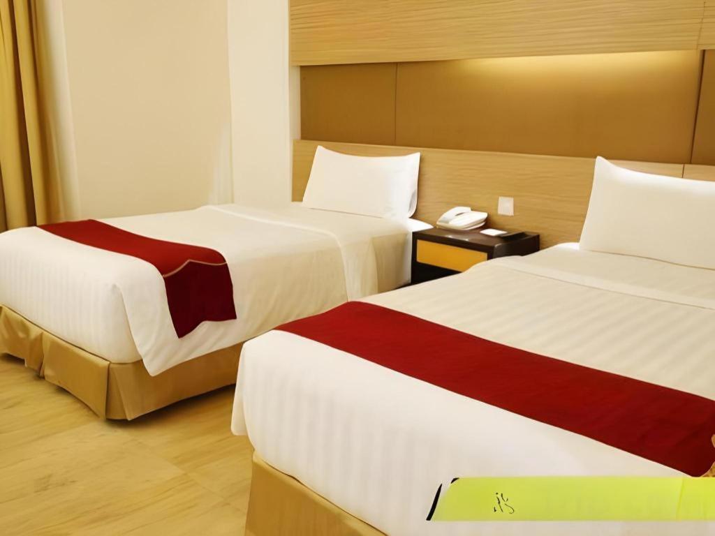 Grand Basko Hotel Padang  Exterior photo