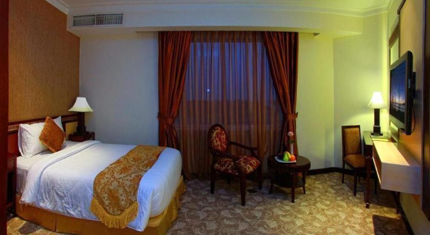 Grand Basko Hotel Padang  Exterior photo